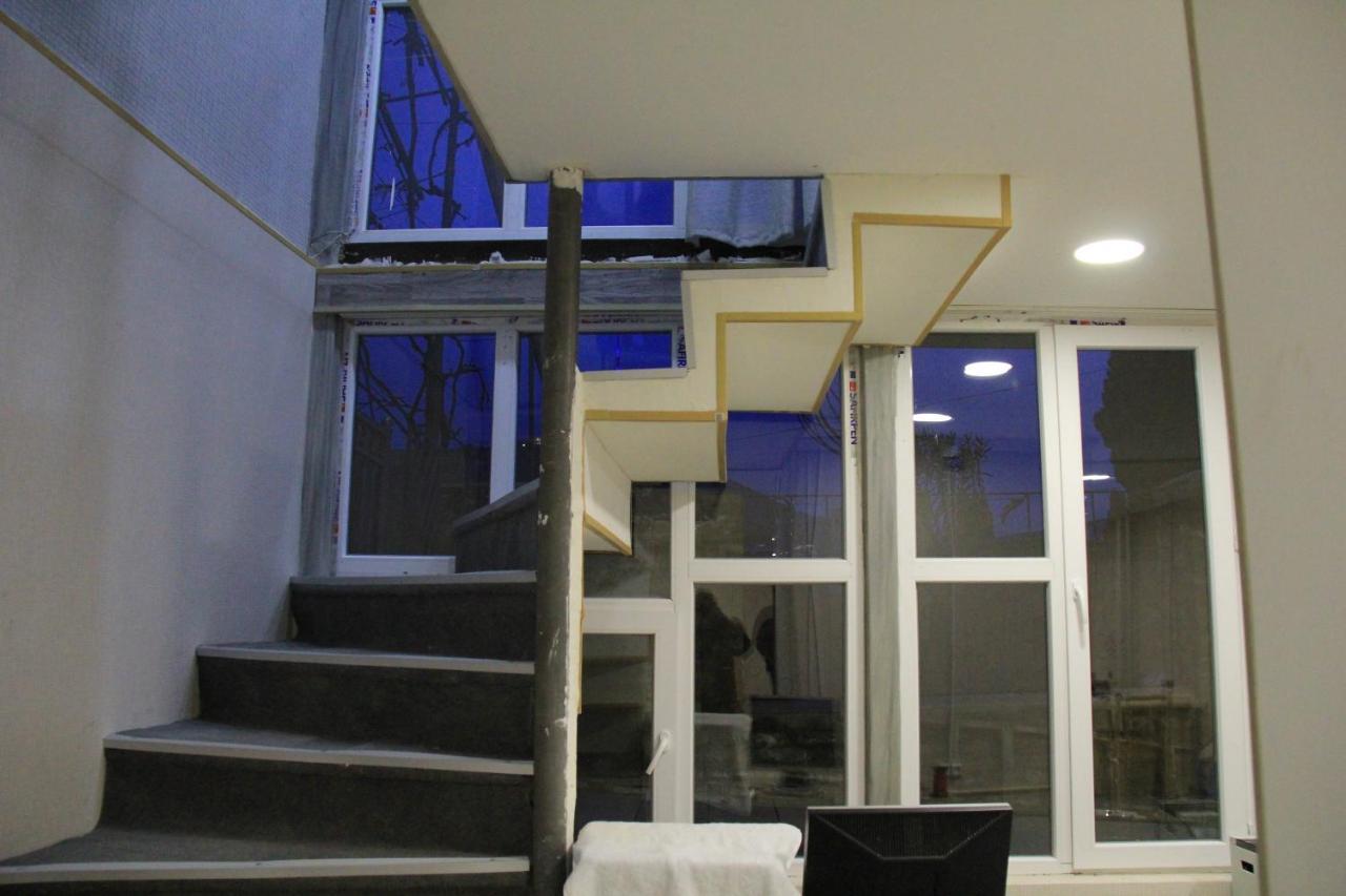 Blossom Hostel Updated ! Обновлено !!! City Center! Perfect Order!!! Snow-White Bed Linen!!! Идеальный Порядок!!! Белоснежное Постельное Белье!!! Центр Города !!! Тбілісі Екстер'єр фото