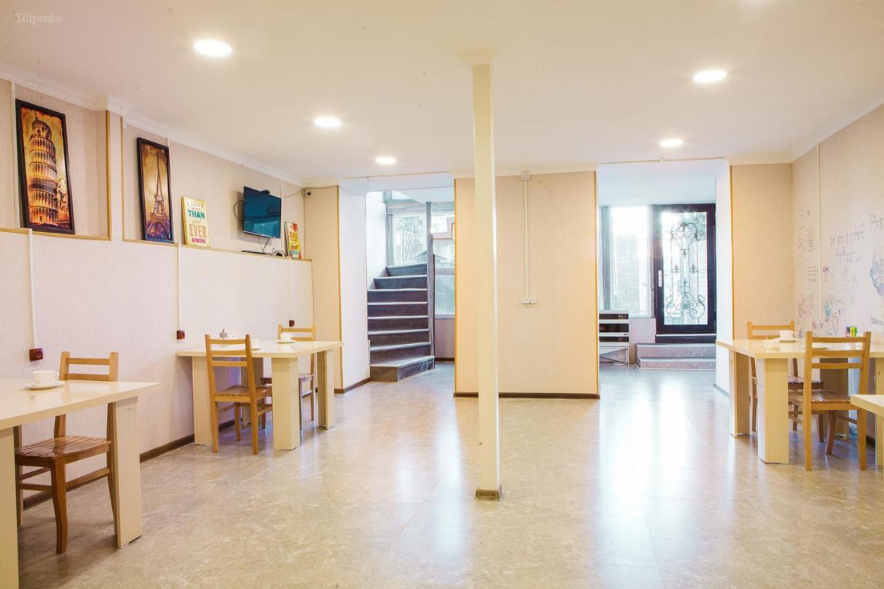 Blossom Hostel Updated ! Обновлено !!! City Center! Perfect Order!!! Snow-White Bed Linen!!! Идеальный Порядок!!! Белоснежное Постельное Белье!!! Центр Города !!! Тбілісі Екстер'єр фото