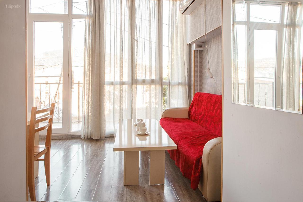 Blossom Hostel Updated ! Обновлено !!! City Center! Perfect Order!!! Snow-White Bed Linen!!! Идеальный Порядок!!! Белоснежное Постельное Белье!!! Центр Города !!! Тбілісі Екстер'єр фото
